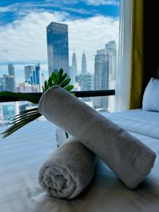 Postel nebo postele na pokoji v ubytování Crystal Suites At Axon Residence + 25 fotografií