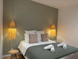 a bedroom with a bed with two towels on it at Appartement le Cocoon, 5 min du port in Le Tréport