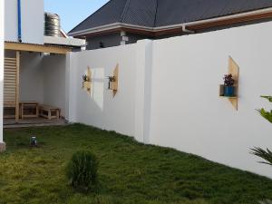 Das Gebäude in dem sich das Privatzimmer befindet