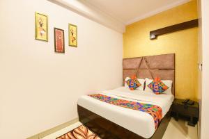 Ένα ή περισσότερα κρεβάτια σε δωμάτιο στο Via Delhi Continental