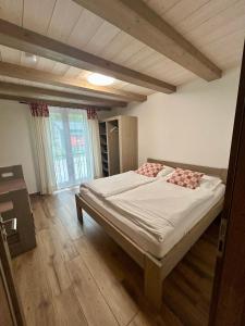 Postel nebo postele na pokoji v ubytování Apartmány POCO LOCO