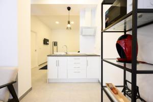 Η κουζίνα ή μικρή κουζίνα στο Elewana Suites +46 φωτογραφίες