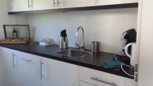 Kuchyň nebo kuchyňský kout v ubytování B&B Bovenweg