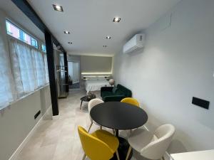 Ruang duduk di LUCE Apartments