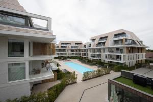 an aerial view of an apartment complex with a swimming pool at Villa Mariella in Nieuwpoort