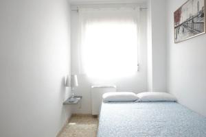 Ένα ή περισσότερα κρεβάτια σε δωμάτιο στο Amplia casa en Granada ideal para familias +7 φωτογραφίες