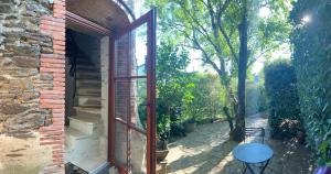 Κήπος έξω από το Vieux moulin à vent de 400 ans réhabilité