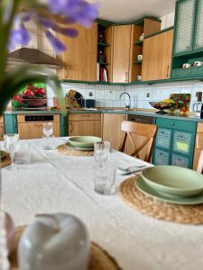 Kuchyň nebo kuchyňský kout v ubytování Ludwinas Pfingststube