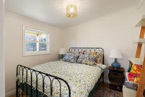 Katil atau katil-katil dalam bilik di Peppercorn Cottage Maldon