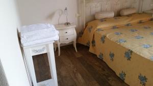 Un pat sau paturi într-o cameră la B&B Maison La Coccola