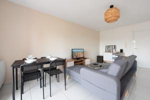 Posezení v ubytování T2 balcon avec parking sécurisé et gratuit