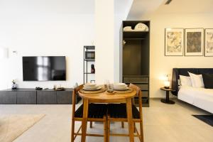 Μια τηλεόραση ή/και κέντρο ψυχαγωγίας στο Elewana Suites