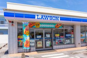 a pizza store with signs in front of it at Tsukasa Condo Chatan Alaha in Chatan +53 photos