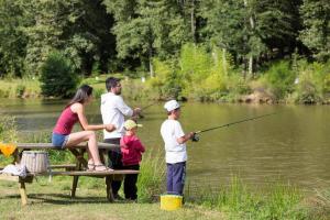 a group of people fishing in a pond at Mobil-home 4-6 personnes proche zoo de beauval in Veuzain-sur-Loire
