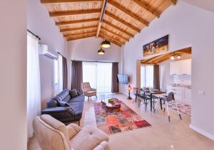 a living room with a couch and a table at Villa Safran in Kas