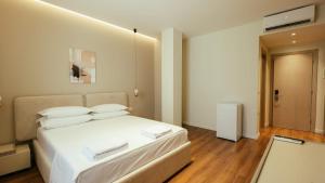 Galería fotográfica de Sunset Boulevard Rooms en Vlorë 12 fotos más