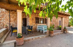 a house with a patio with chairs and a table at Can Sanchez in Campos