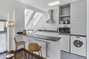 Kuchyň nebo kuchyňský kout v ubytování The sixth - by Wehomes