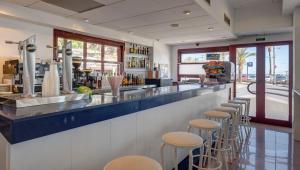 Lounge nebo bar v ubytování Rosamar Maritim 4*