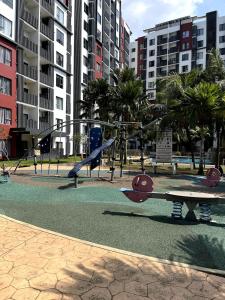 Kawasan permainan kanak-kanak di Swiss Garden Residence Kuantan by Iconique +41 gambar