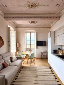 โทรทัศน์และ/หรือระบบความบันเทิงของ Corallini Luxury Apartments - Apartment Aka