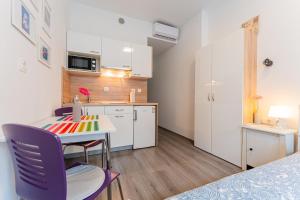 Köök või kööginurk majutusasutuses Flex SelfCheckIns 131 - Studio Apartment - Centre