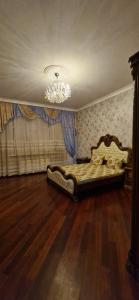 Ένα ή περισσότερα κρεβάτια σε δωμάτιο στο Quba Family House