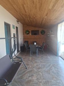 a room with a gym with a table and chairs at Locuință privată la mare in Schitul