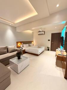 Gallery image of Hotel Emersion Residency in Jāmb +24 photos