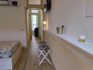 a bedroom with a bed and a long counter at La silla de San Bernardo in Avilés