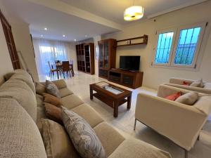 a living room with a couch and a table at Villa Juani in Playa Los Alamos in Torremolinos