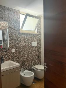 Bilik mandi di Casa Carturan - Una seconda casa a Latina centro