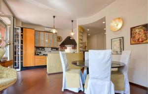 Kuchyň nebo kuchyňský kout v ubytování Cozy Apartment In Recco With Wifi