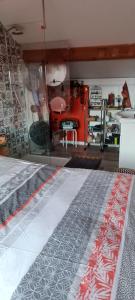 Kuchyň nebo kuchyňský kout v ubytování maison au calme avec piscine