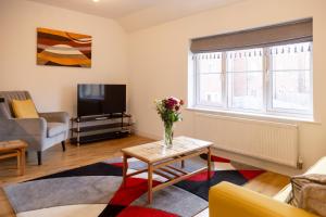 TV a/nebo společenská místnost v ubytování Saxon Coach House - Hereford - By RentMyHouse