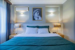 En eller flere senge i et værelse på La Palace Exclusive Design