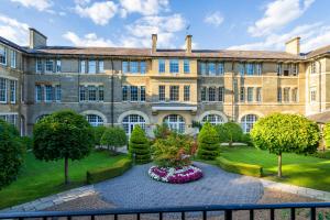 Κήπος έξω από το Charming Mill Hill Retreat with Free Parking