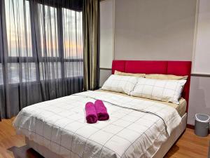 Postel nebo postele na pokoji v ubytování HYDE4 i-City ITQAN Homes - 8pax, Netflix, parking + 41 fotografií