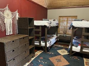 Łóżko lub łóżka w pokoju w obiekcie Moz Inn - Coconut View Resort