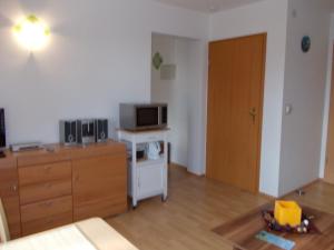 a room with a kitchen with a microwave and a cabinet at Ferienwohnung auf Rügen ganz oben in Putgarten