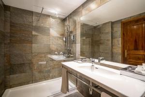 Phòng tắm tại Abba Xalet Suites Hotel