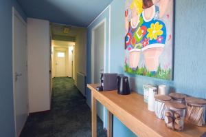 a room with a counter and a painting on the wall at Hostel Landgoed de Kalenberg in Barchem