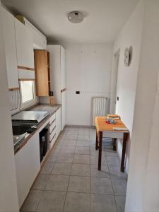 a small kitchen with a table in the middle of it at appartamento a due passi dal mare in Francavilla al Mare +1 photo