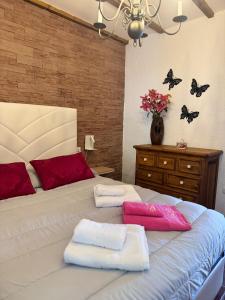 a bedroom with a bed with two pillows on it at VTAR El Manantial Burunchel in Burunchel