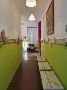 a hallway with green walls and benches in a room at Kunstgut Patapaya in Neukalen