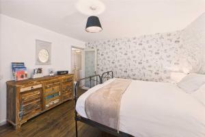 Postel nebo postele na pokoji v ubytování Host & Stay - Stonecrop Cottage + 4 fotografie