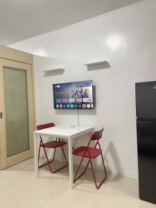 TV a/nebo společenská místnost v ubytování Vonz Staycation Near Moa