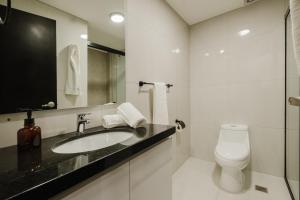 a bathroom with a sink and a toilet at Elegant Suite in Santa Cruz de la Sierra +21 photos