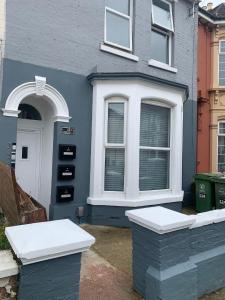 a blue house with a white door and windows at 2 Bedroom Apartment Southsea - Sleeps 5 & Free Parking in Portsmouth