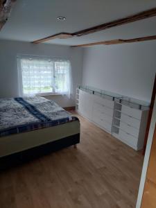 Katil atau katil-katil dalam bilik di Ferienwohnung am Colditzer Forst